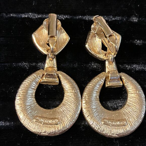 VTG Gerard Yosca Goldtone Enamel Egyptian Revival Door Knocker Clip OnEarrings - Picture 6 of 8